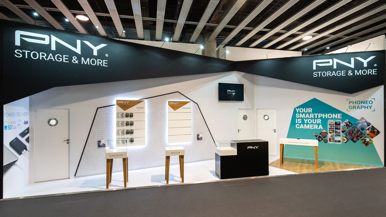 Stand-Design-PNY-MWC-Products-Diagonal