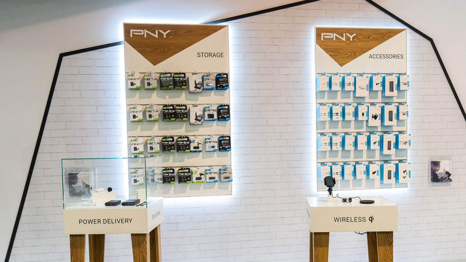 Stand-Design-PNY-MWC-Products-Displays