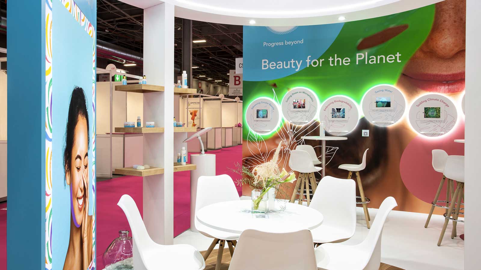 Stand-Design-Solvay-Incosmetics-Products-displays