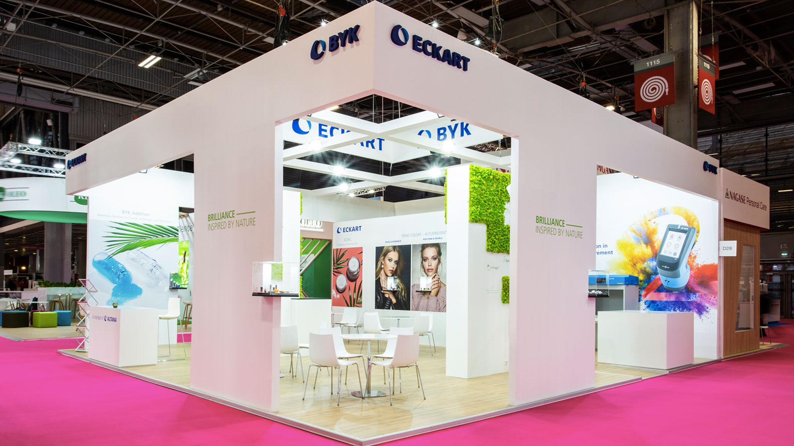 Stand-Design-Eckart-Incosmetics-Plexi-Cubes