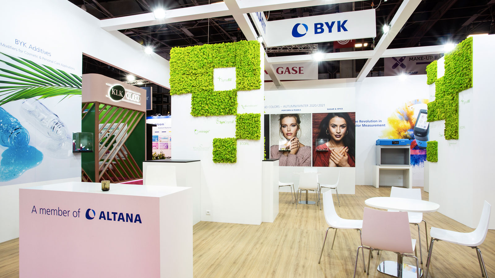 Stand-Design-Eckart-Incosmetics-naturel-moss