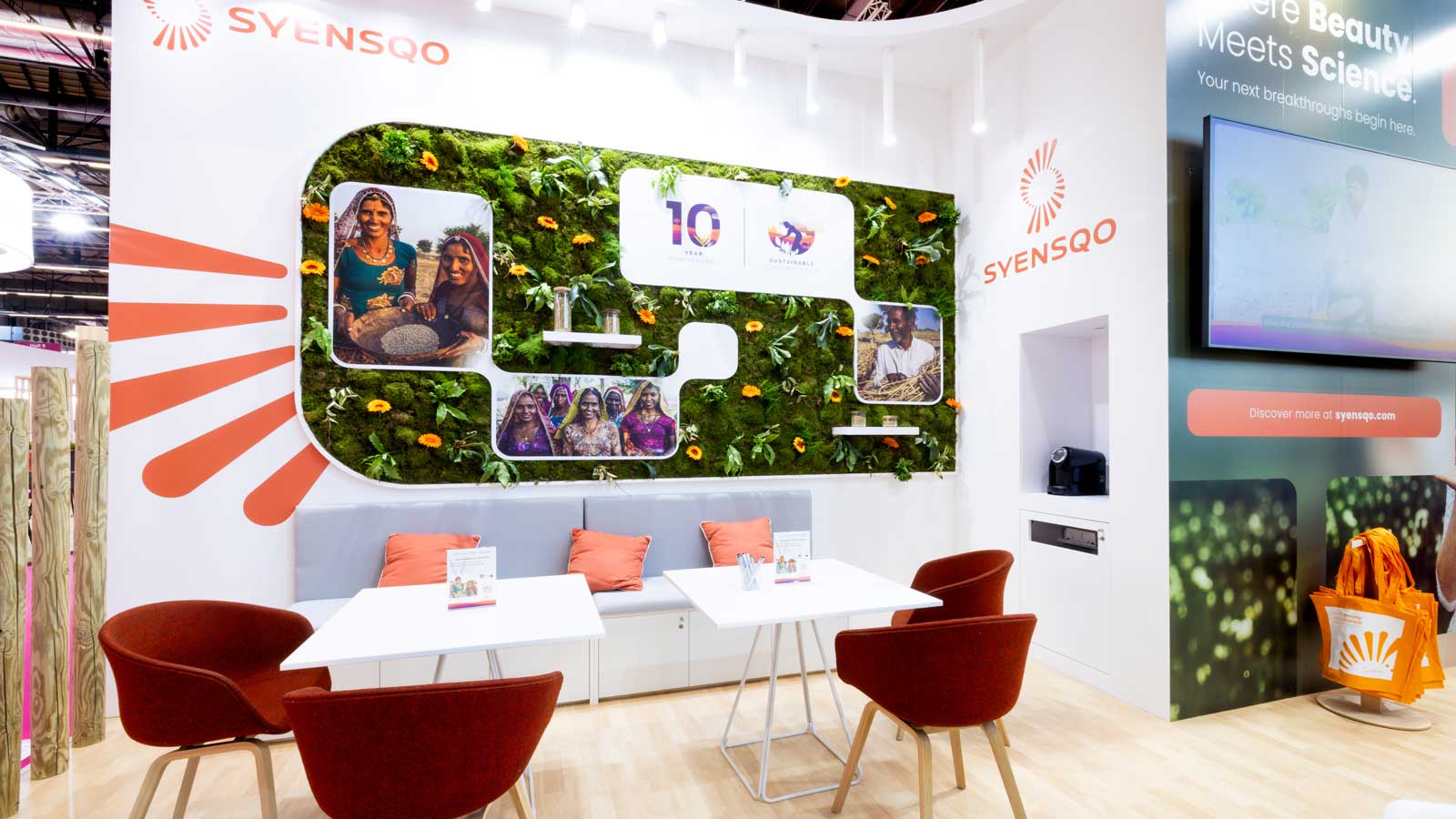 Stand-Design-Syensqo-InCosmetics-Floral wall 2025