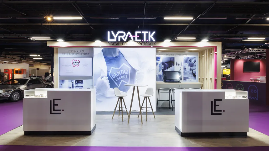 Stand Design Lyra DentalForum Backlit